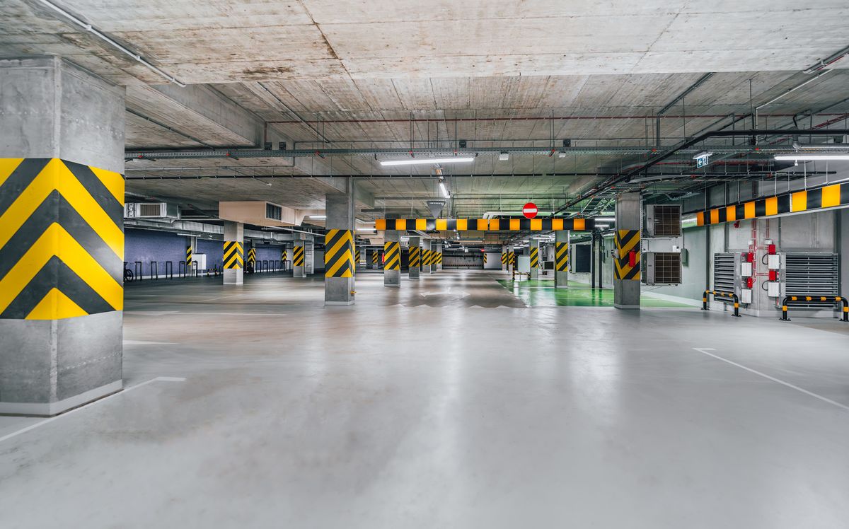 Epoksi kaplama uygulanmış yeraltı otoparkı